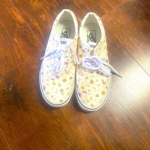 Van's Doheny Pressed Floral White - Size W7